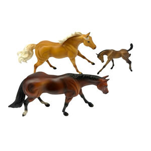 Set Of 3 Breyer Classic/Freedom AQHA Quarter Horses 750102, Stallion, Mare, Foal